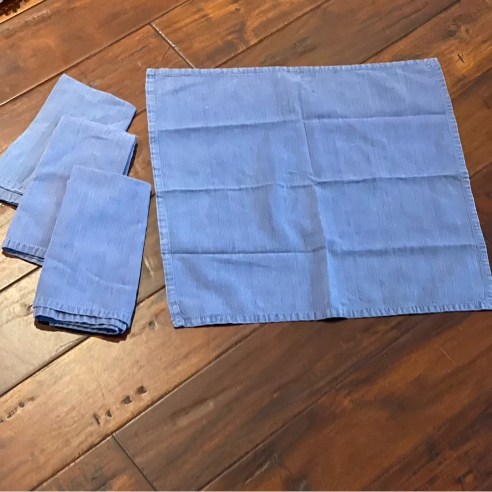 Crate & Barrel blue cloth napkins 4